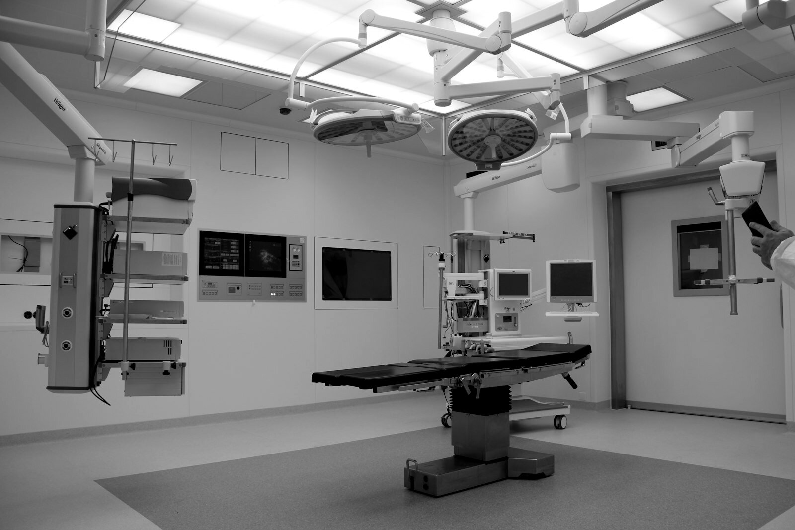 Clinical operating environment with monitoring technology